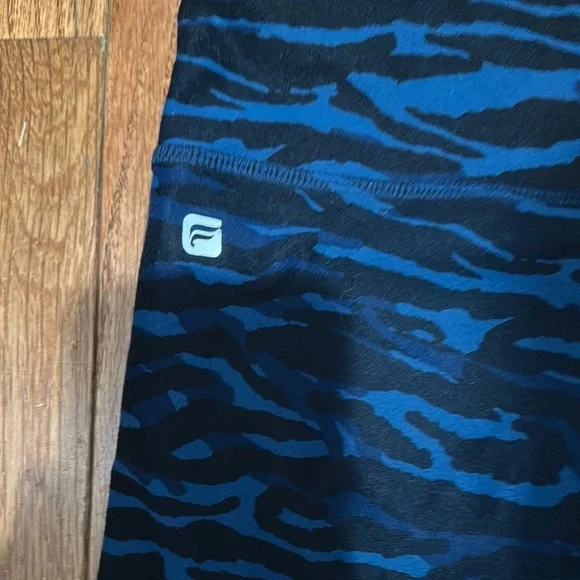 Fabletics Blue and Black Animal Print Leggings Size XLarge - Picture 3 of 4